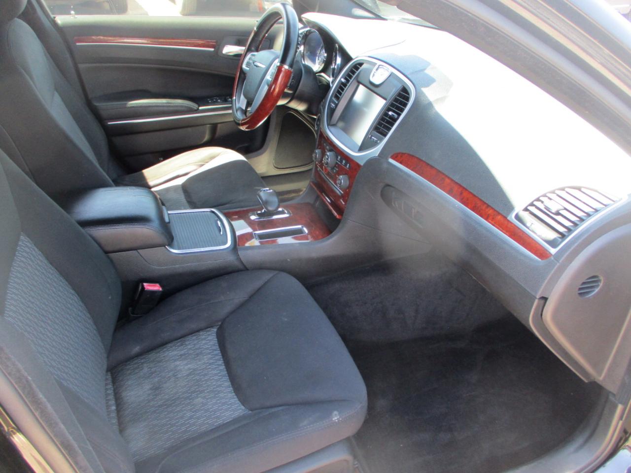 Chrysler 300 Base 2012