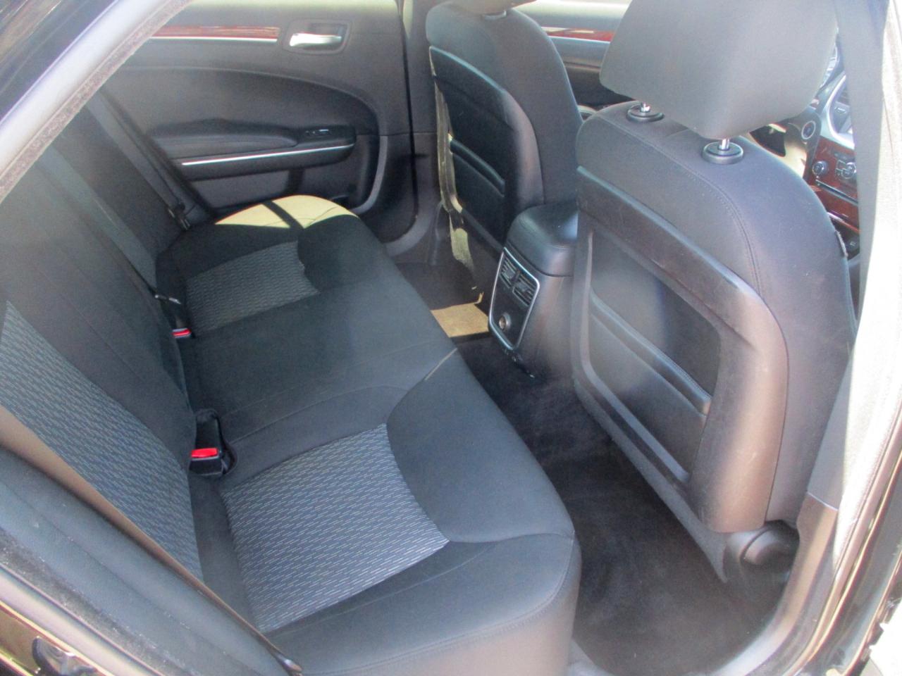 Chrysler 300 Base 2012