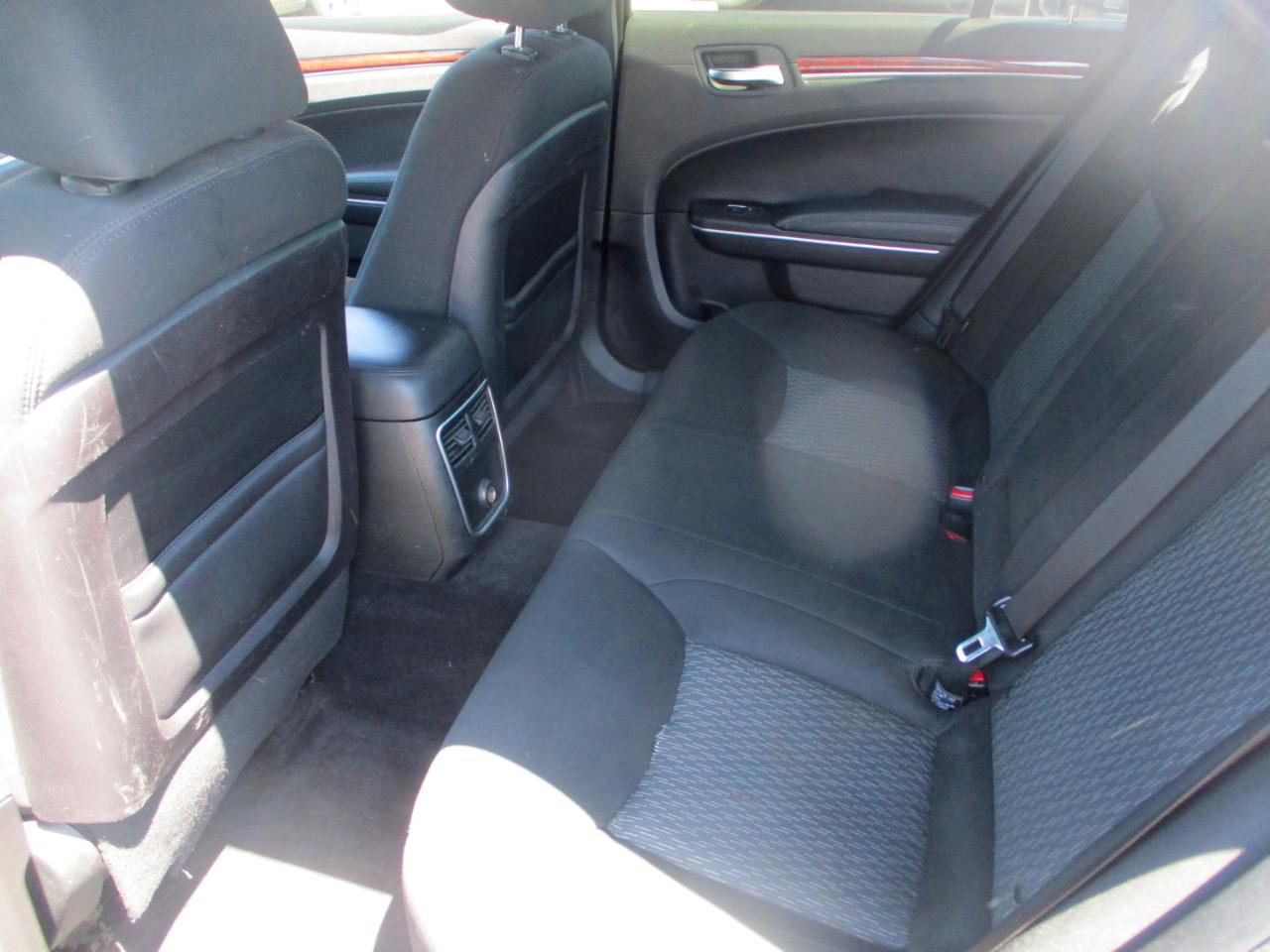 Chrysler 300 Base 2012