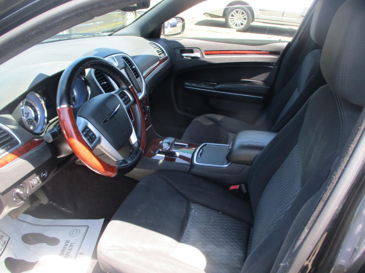 Chrysler 300 Base 2012