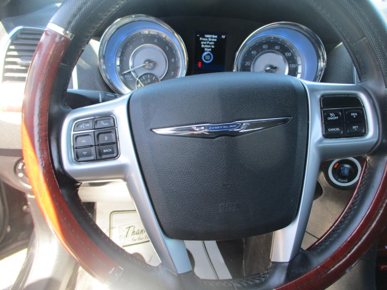 Chrysler 300 Base 2012