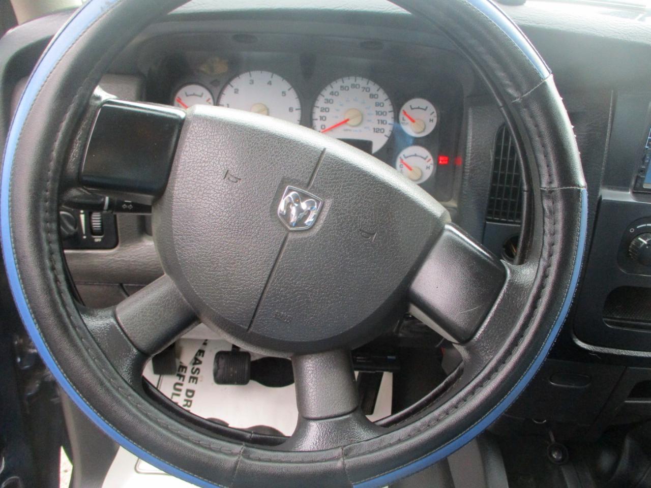 Dodge Ram 1500 ST Quad Cab 2WD 2004