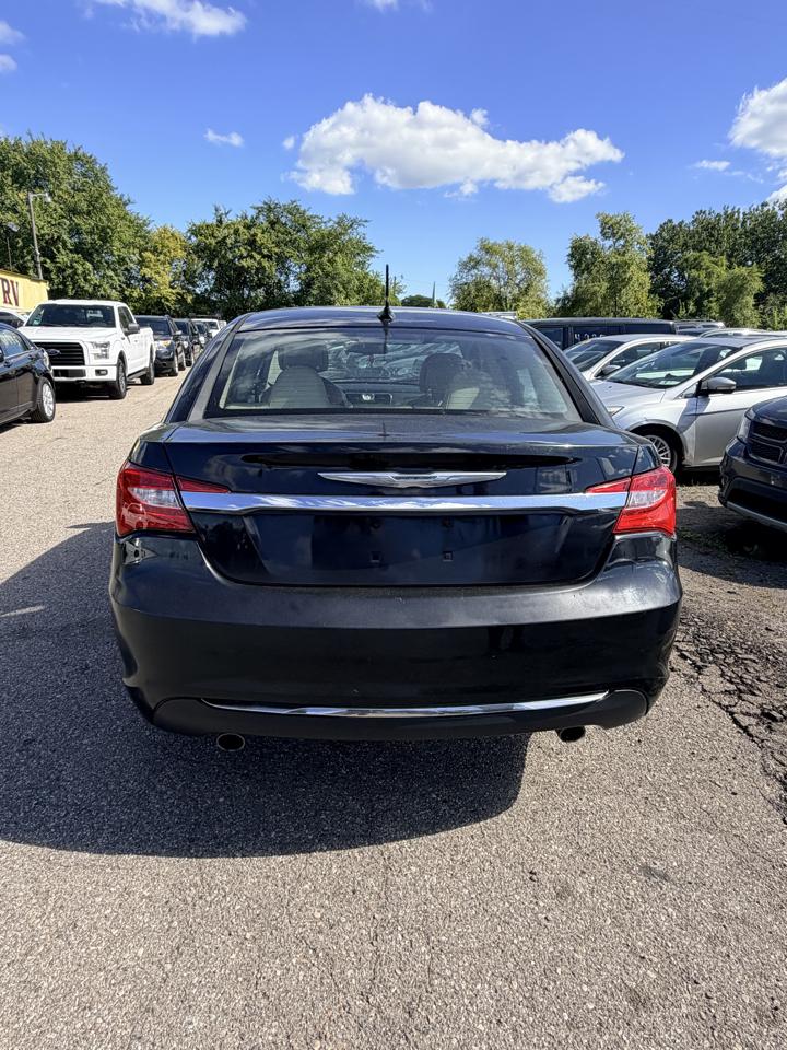 Chrysler 200 4dr Sdn Limited 2013