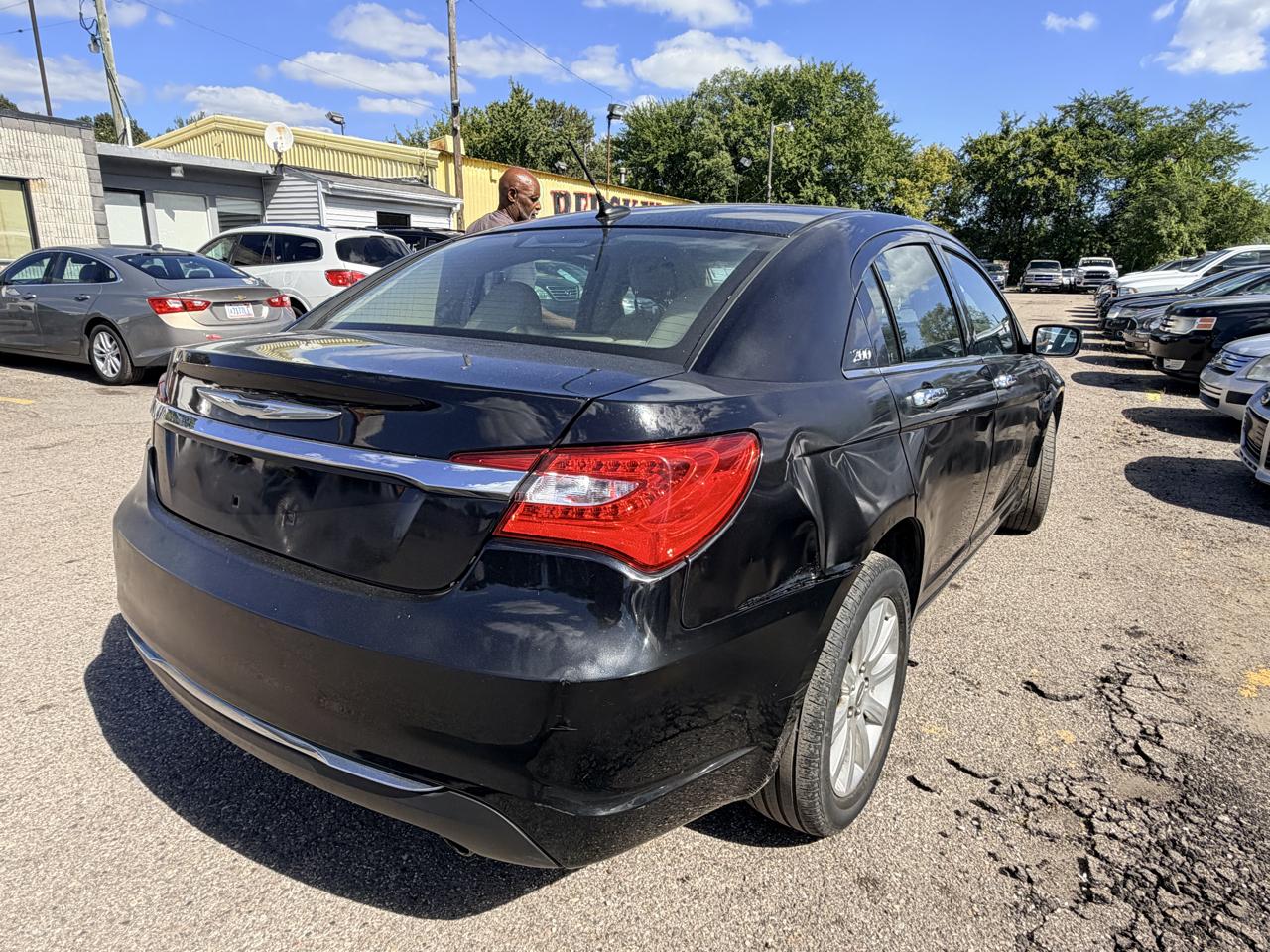Chrysler 200 4dr Sdn Limited 2013