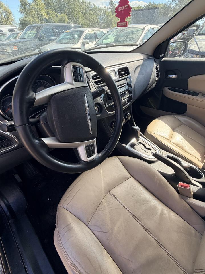 Chrysler 200 4dr Sdn Limited 2013