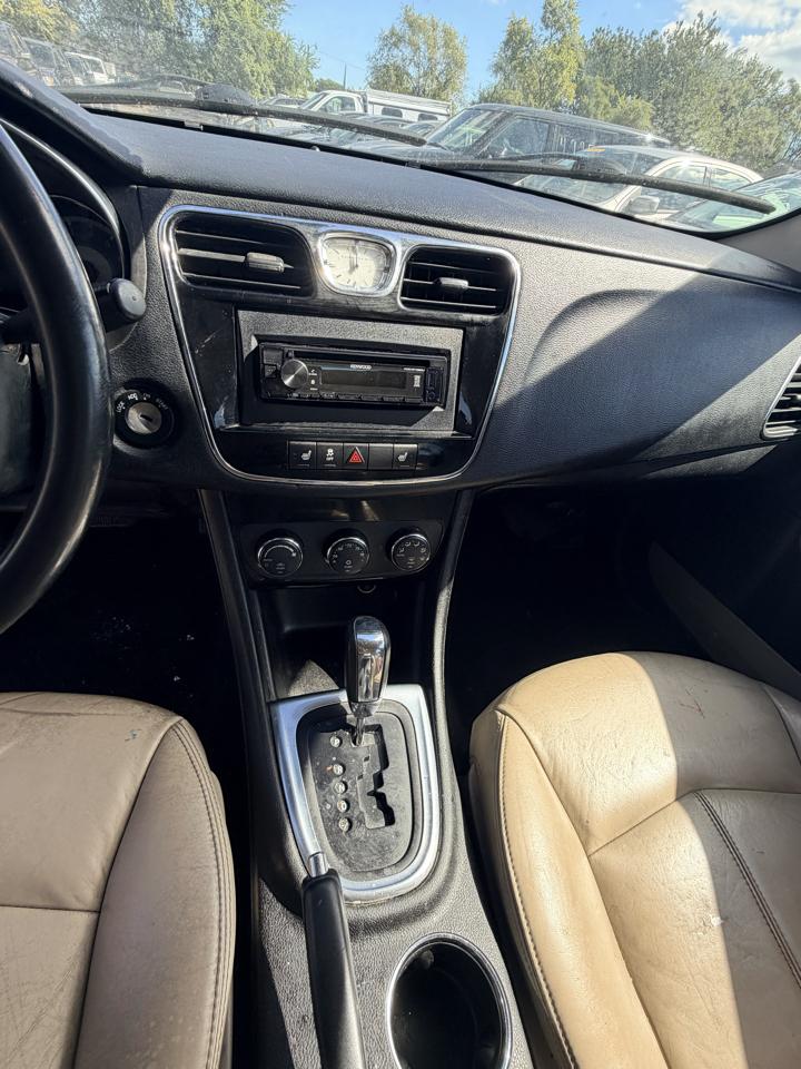 Chrysler 200 4dr Sdn Limited 2013