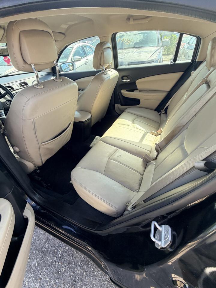 Chrysler 200 4dr Sdn Limited 2013
