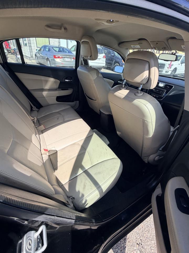 Chrysler 200 4dr Sdn Limited 2013