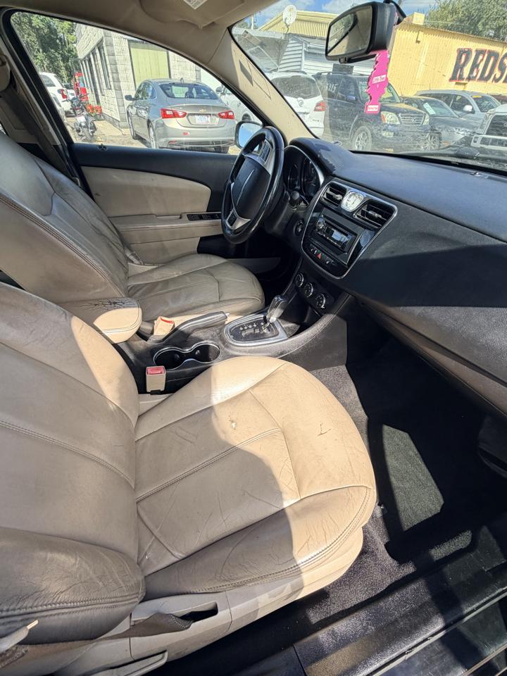 Chrysler 200 4dr Sdn Limited 2013