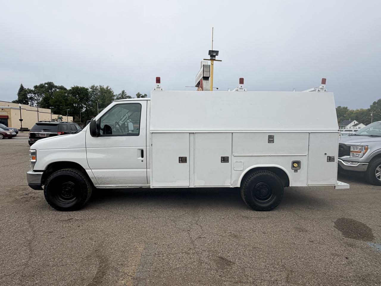 Ford Econoline Commercial Cutaway E-350 Super Duty 138" DRW 2015