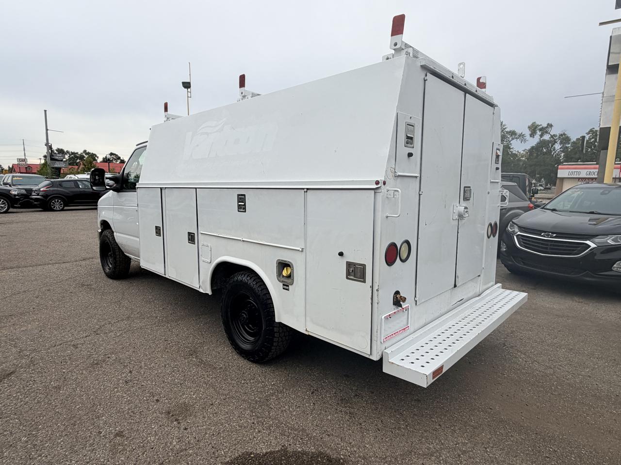Ford Econoline Commercial Cutaway E-350 Super Duty 138" DRW 2015