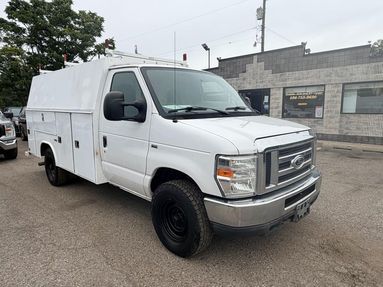 Ford Econoline Commercial Cutaway E-350 Super Duty 138" DRW 2015