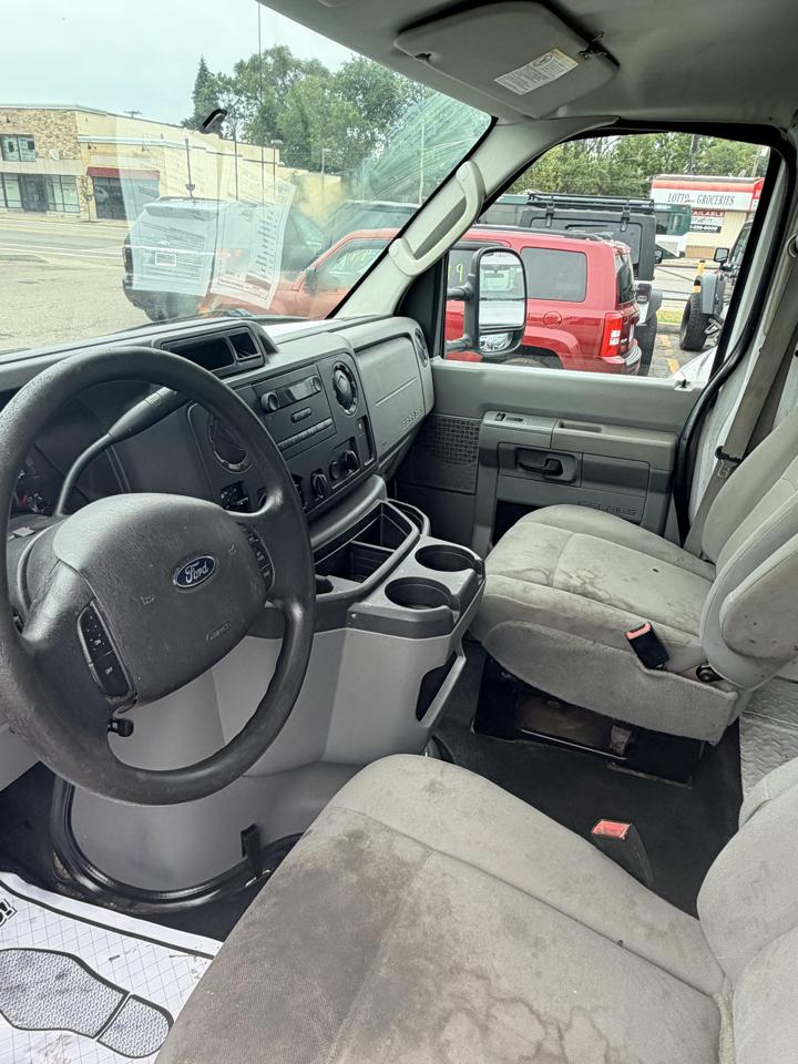Ford Econoline Commercial Cutaway E-350 Super Duty 138" DRW 2015