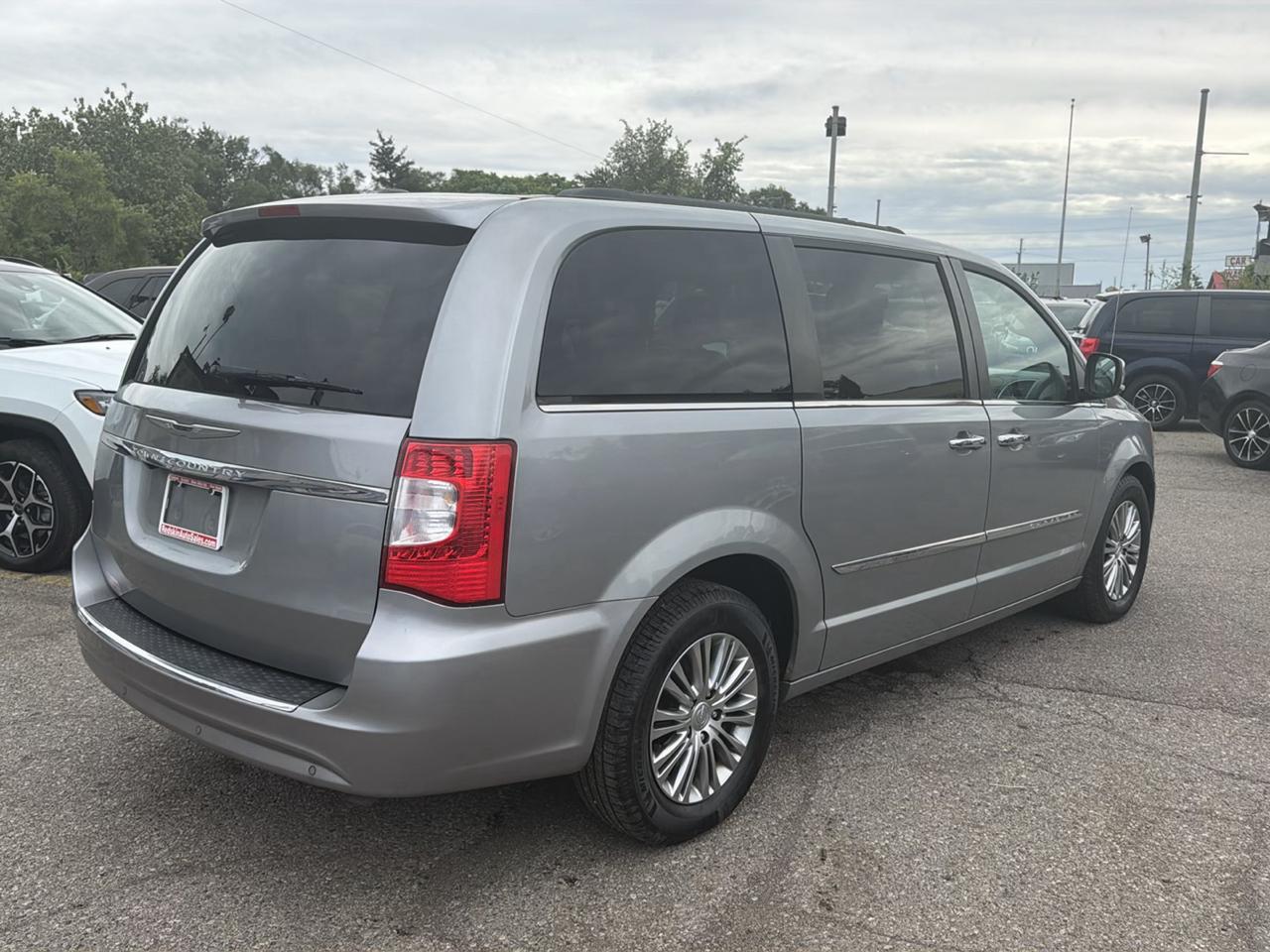 Chrysler Town & Country 4dr Wgn Touring-L 2014