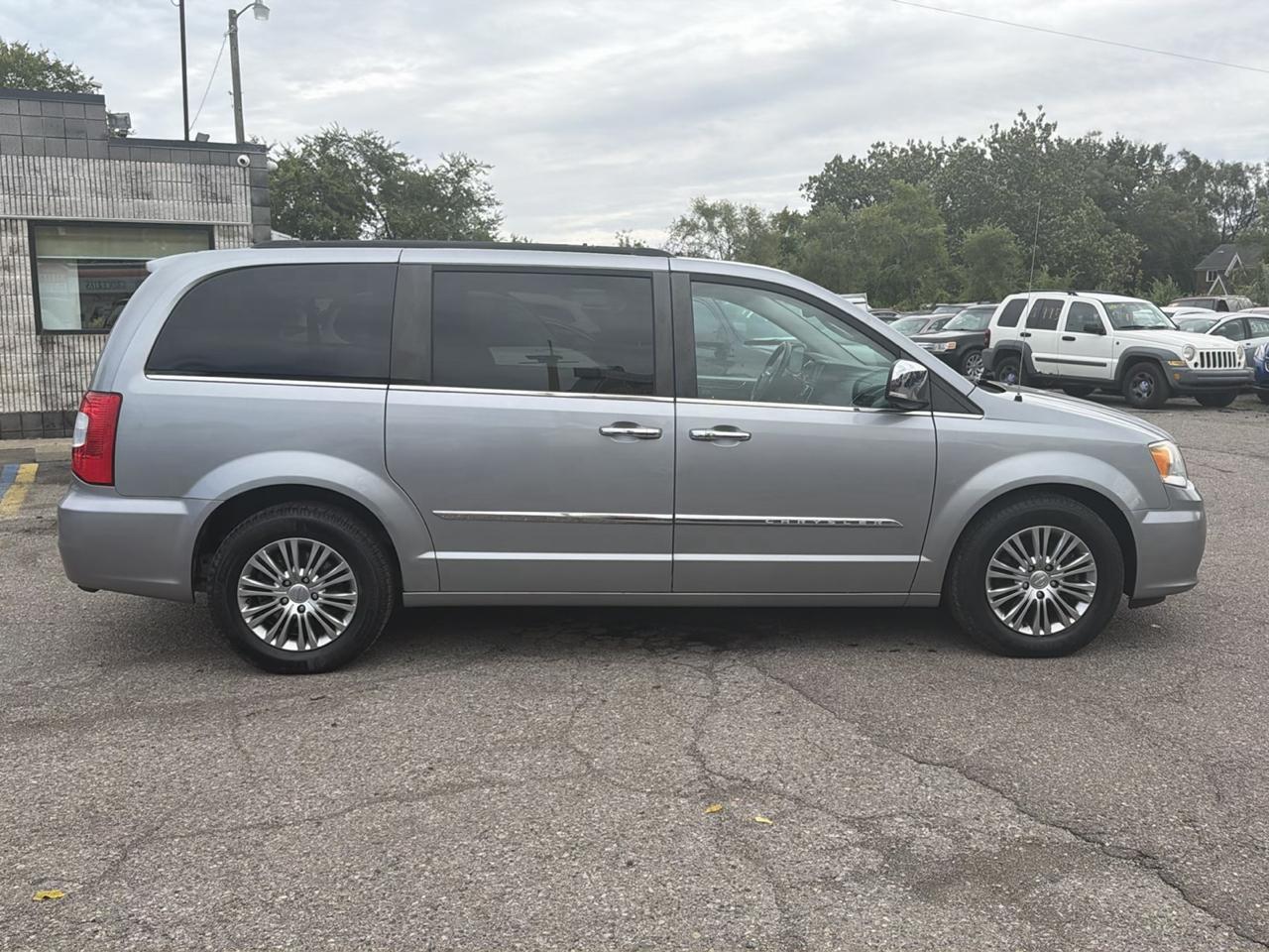 Chrysler Town & Country 4dr Wgn Touring-L 2014