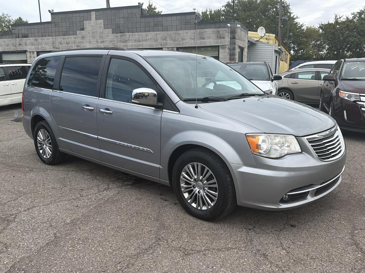 Chrysler Town & Country 4dr Wgn Touring-L 2014