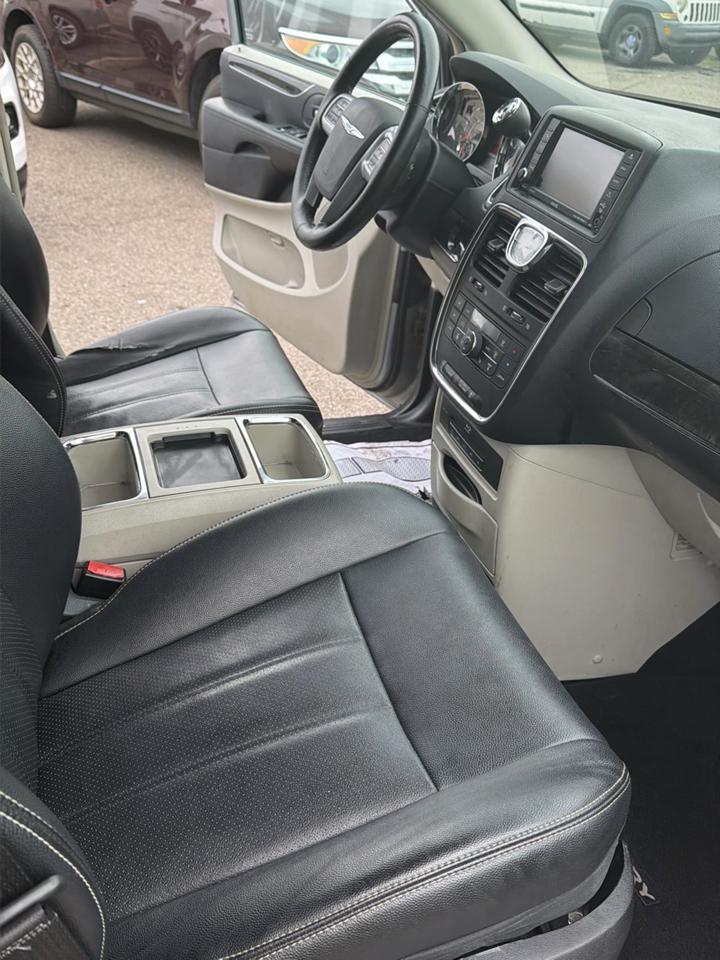 Chrysler Town & Country 4dr Wgn Touring-L 2014