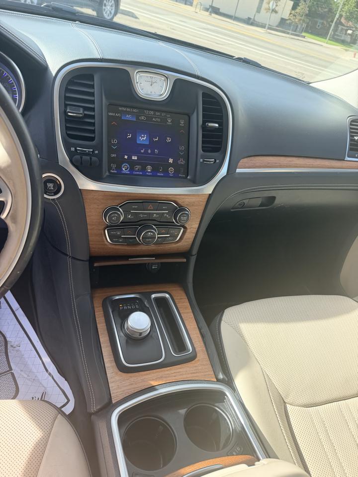 Chrysler 300 4dr Sdn 300C Platinum RWD 2015