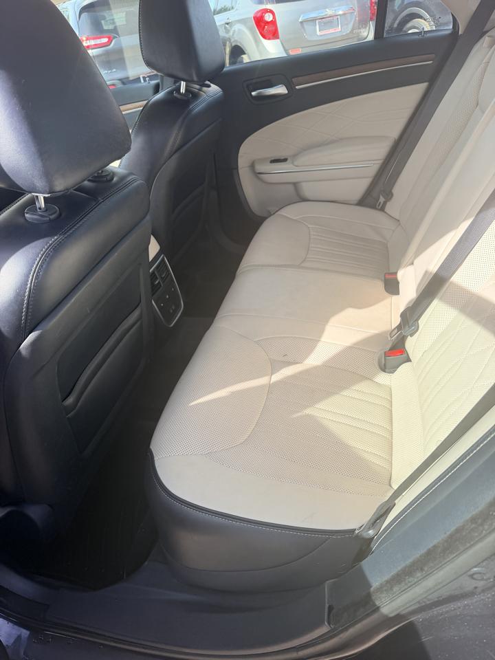 Chrysler 300 4dr Sdn 300C Platinum RWD 2015