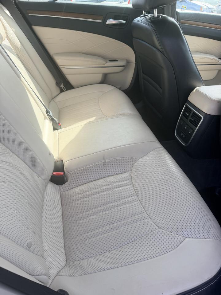 Chrysler 300 4dr Sdn 300C Platinum RWD 2015