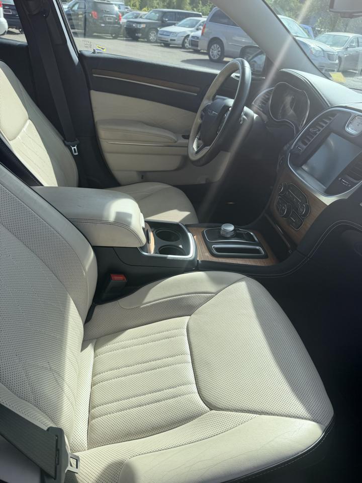 Chrysler 300 4dr Sdn 300C Platinum RWD 2015