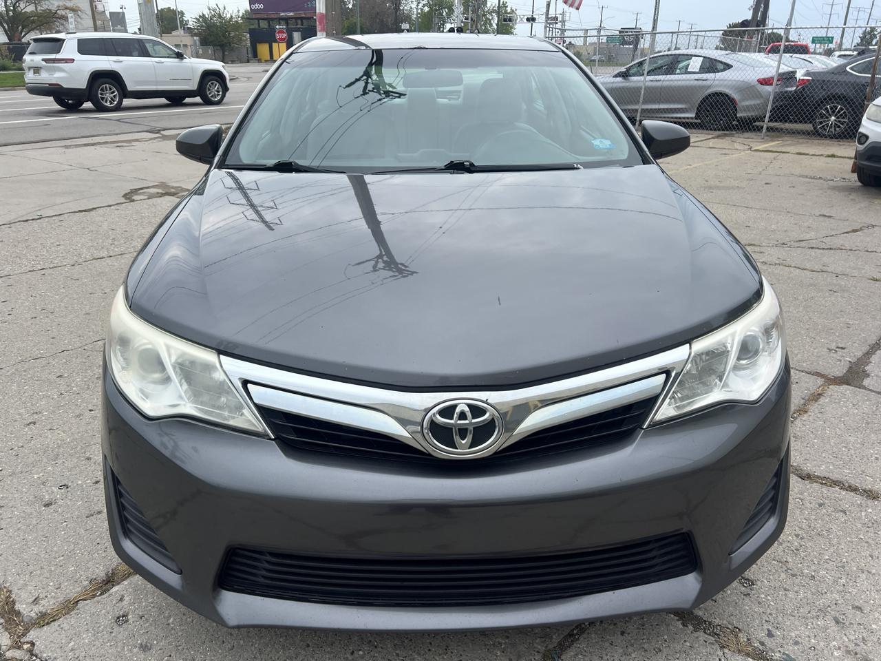 Toyota Camry 4dr Sdn I4 Auto XLE (Natl) 2013