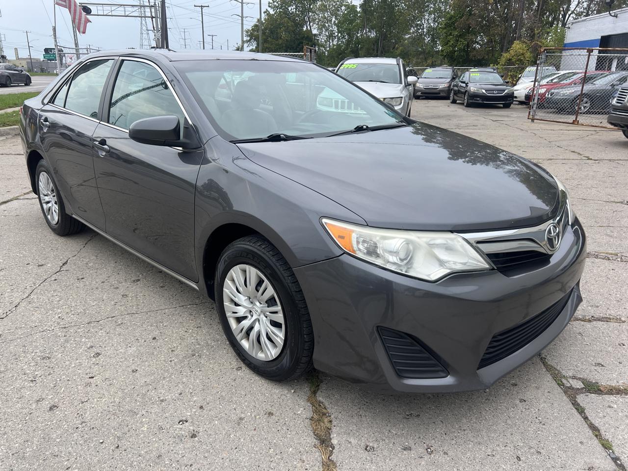 Toyota Camry 4dr Sdn I4 Auto XLE (Natl) 2013