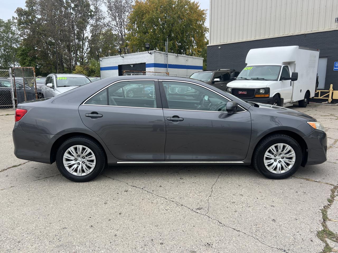 Toyota Camry 4dr Sdn I4 Auto XLE (Natl) 2013