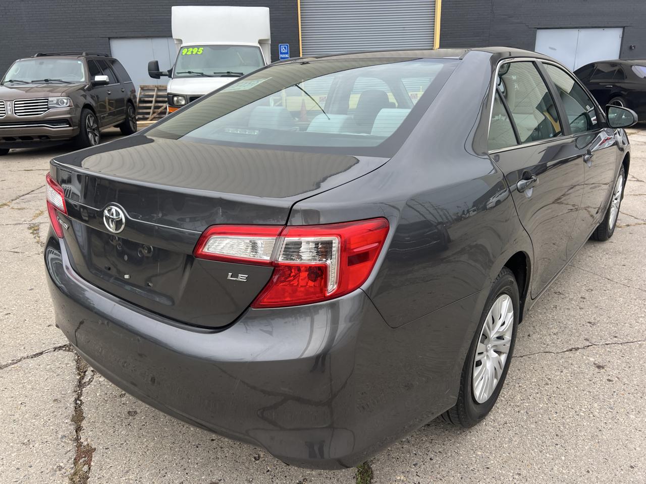 Toyota Camry 4dr Sdn I4 Auto XLE (Natl) 2013