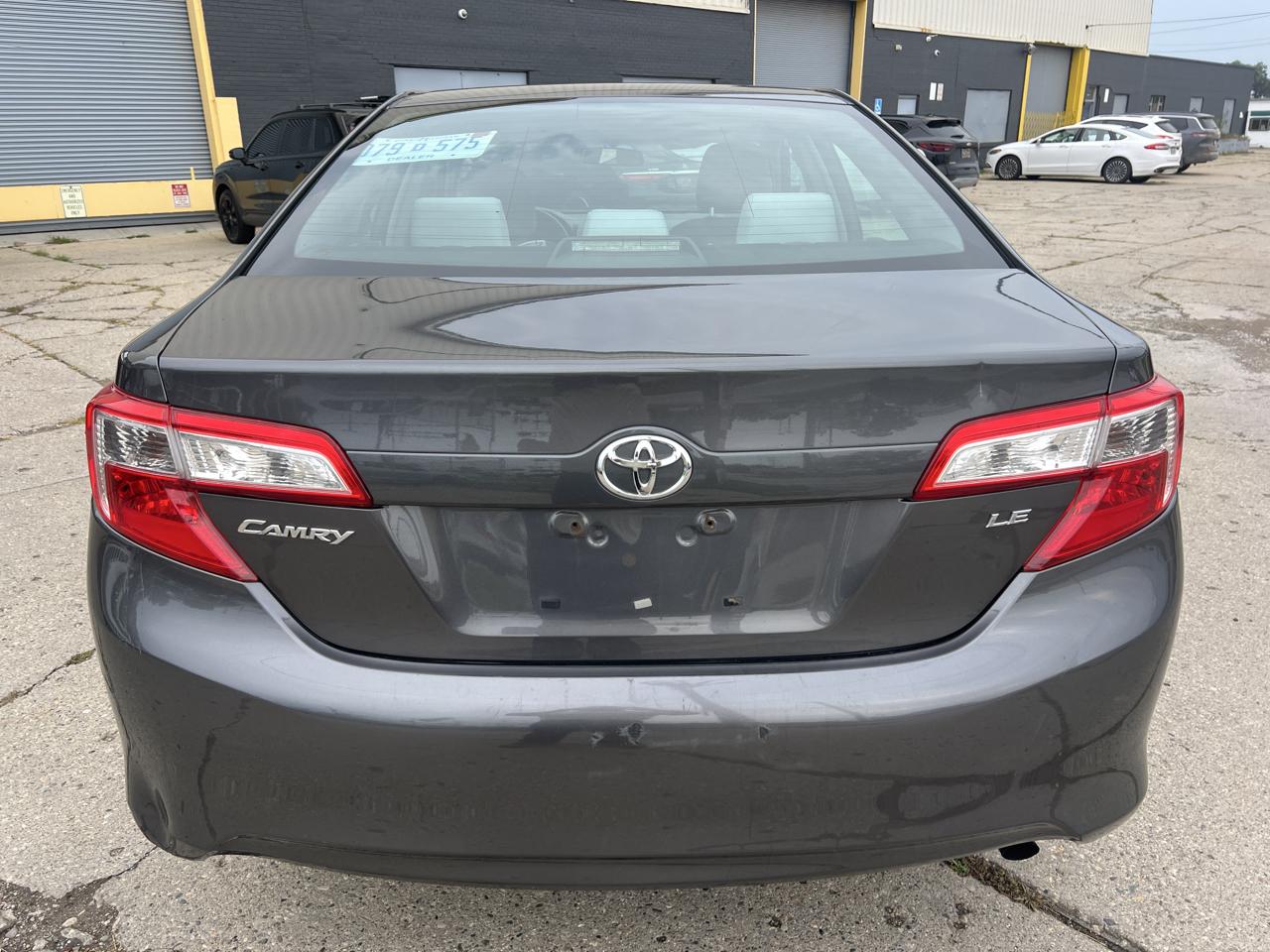 Toyota Camry 4dr Sdn I4 Auto XLE (Natl) 2013