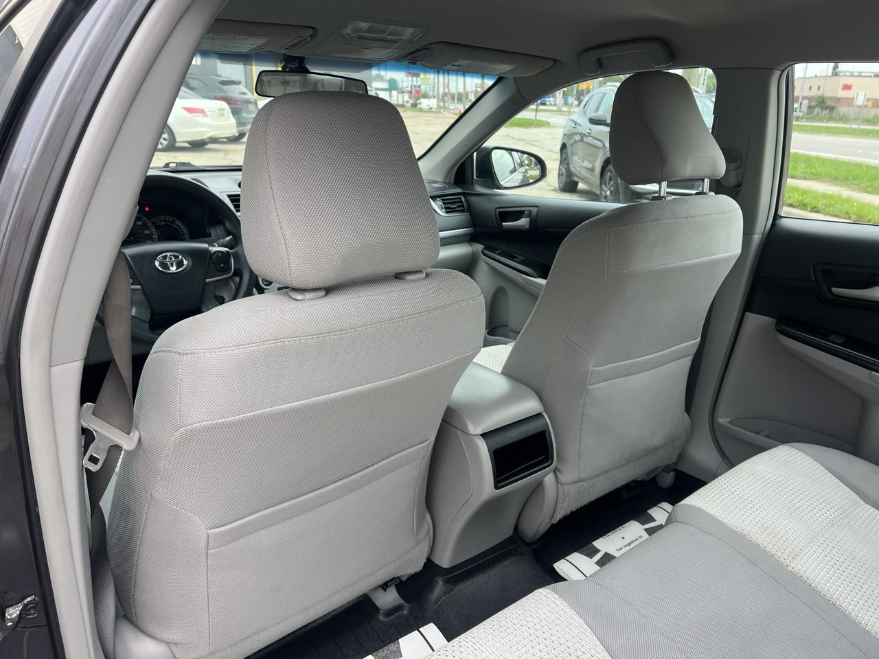 Toyota Camry 4dr Sdn I4 Auto XLE (Natl) 2013