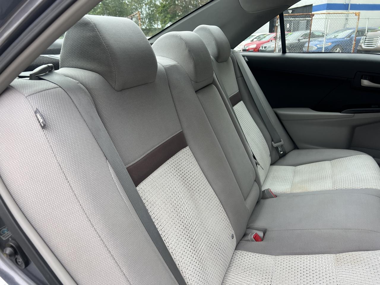 Toyota Camry 4dr Sdn I4 Auto XLE (Natl) 2013