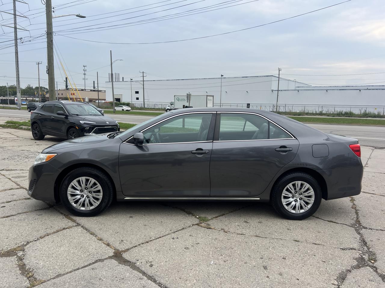 Toyota Camry 4dr Sdn I4 Auto XLE (Natl) 2013