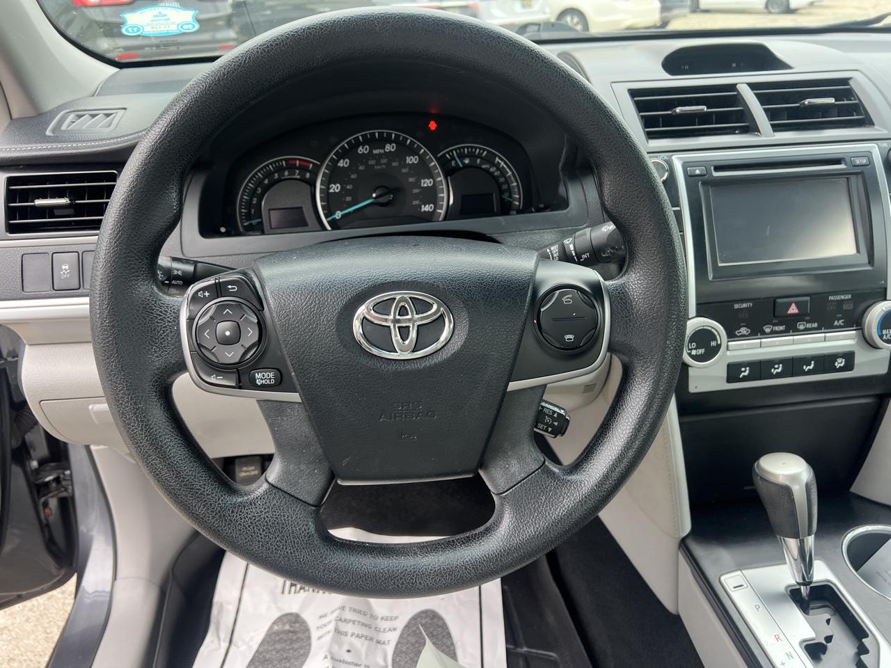 Toyota Camry 4dr Sdn I4 Auto XLE (Natl) 2013