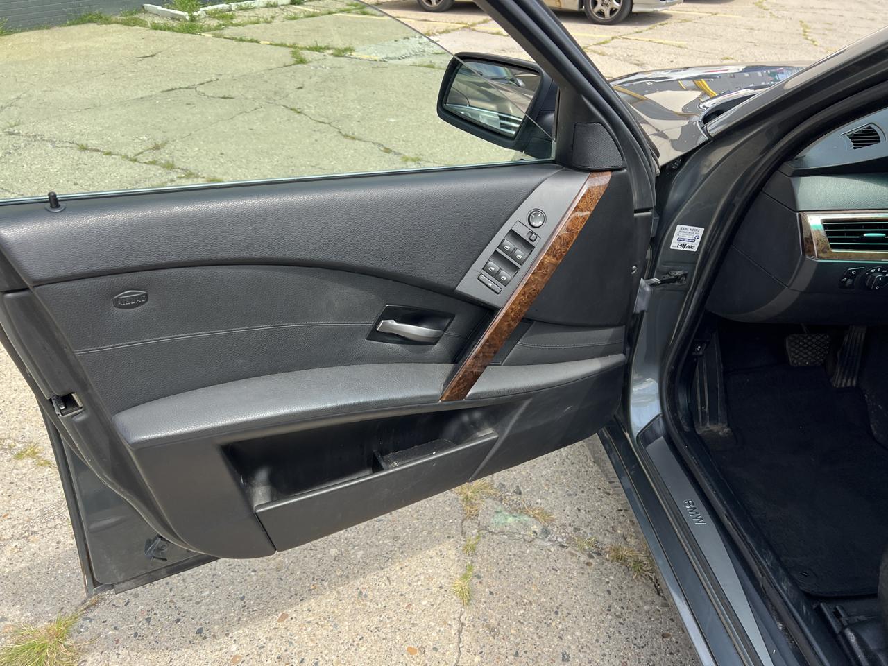 BMW 5 Series 4dr Sdn 525xi AWD 2007