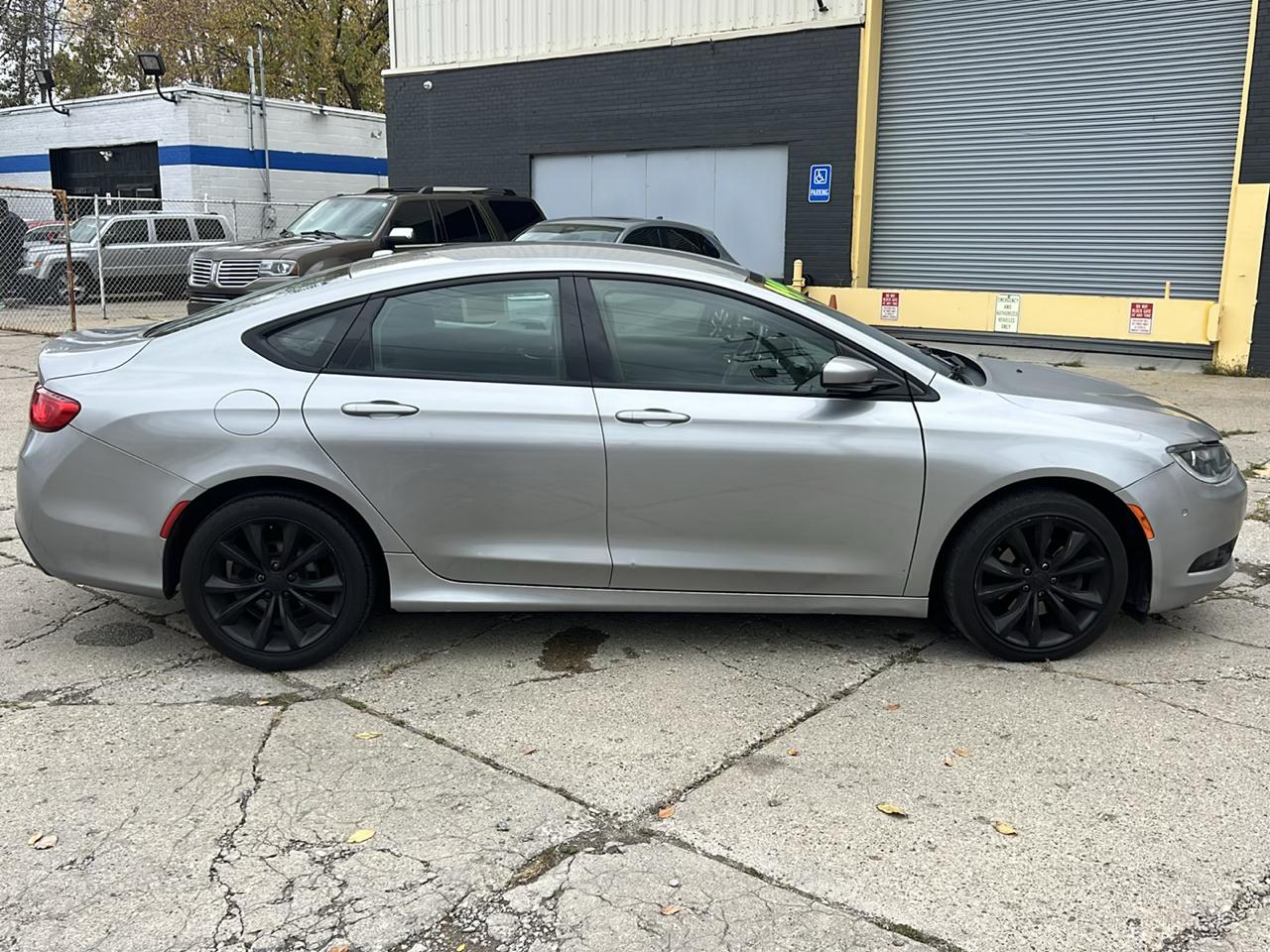Chrysler 200 4dr Sdn S FWD 2016