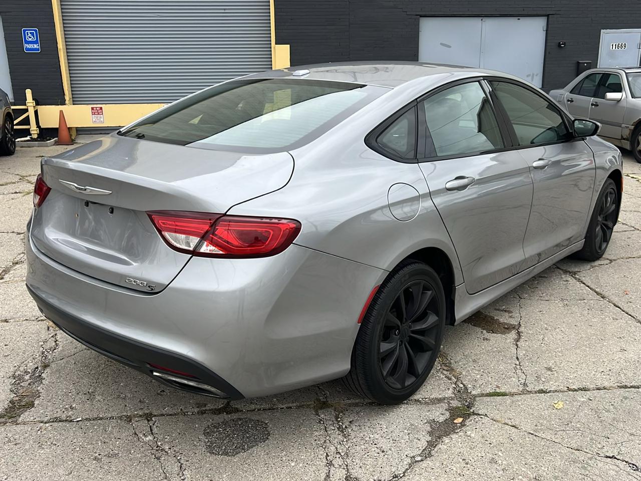 Chrysler 200 4dr Sdn S FWD 2016