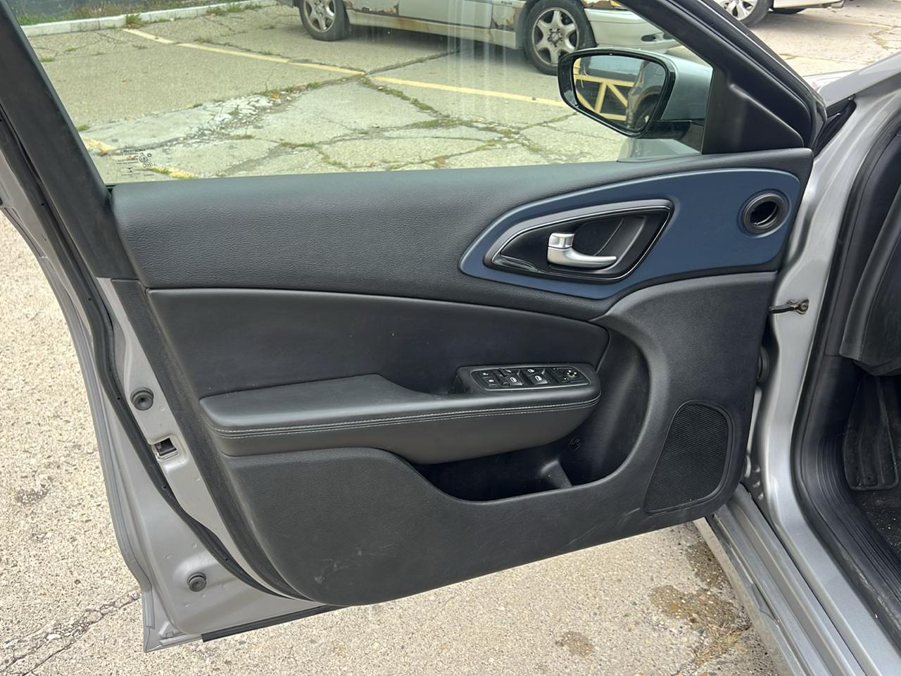 Chrysler 200 4dr Sdn S FWD 2016