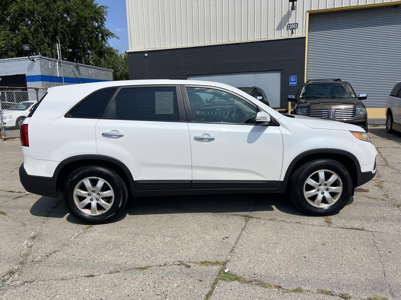 Kia Sorento 2WD 4dr I4 LX 2011