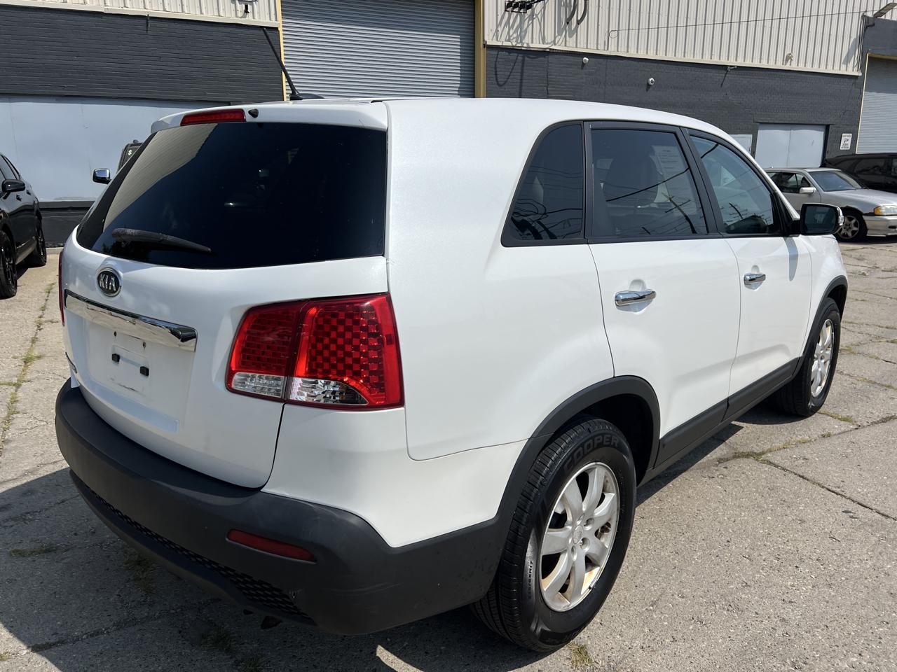 Kia Sorento 2WD 4dr I4 LX 2011