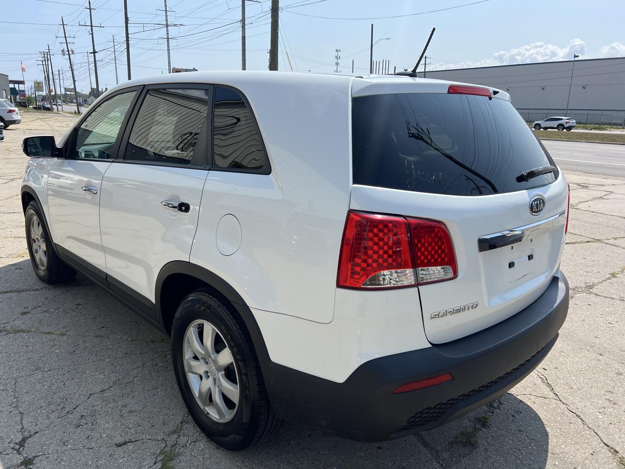 Kia Sorento 2WD 4dr I4 LX 2011