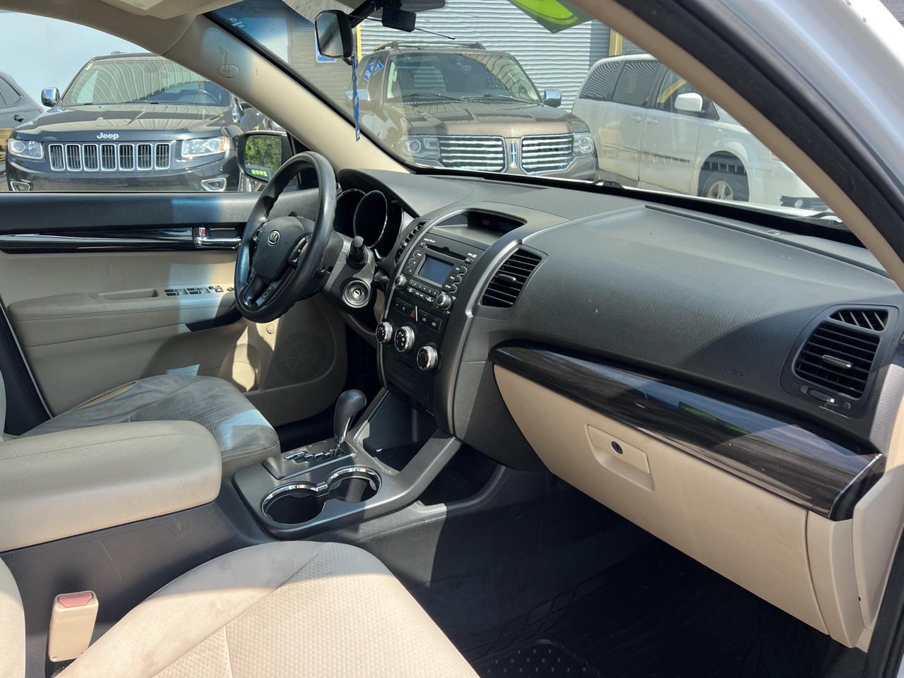 Kia Sorento 2WD 4dr I4 LX 2011