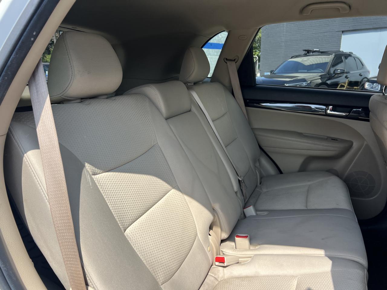 Kia Sorento 2WD 4dr I4 LX 2011