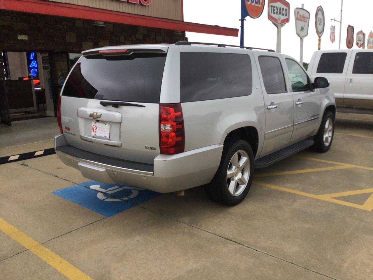 Chevrolet Suburban 1500 2010