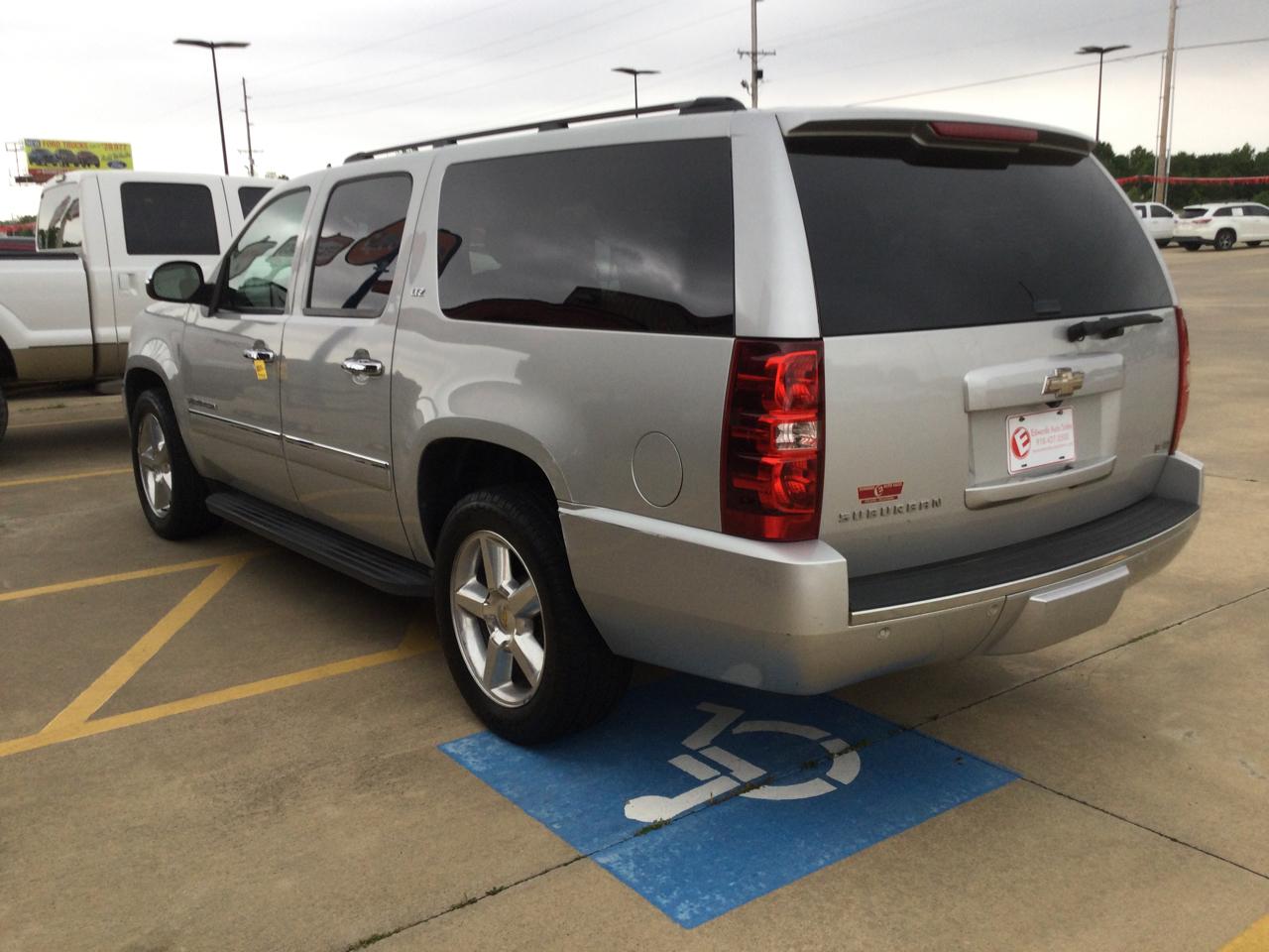 Chevrolet Suburban 1500 2010