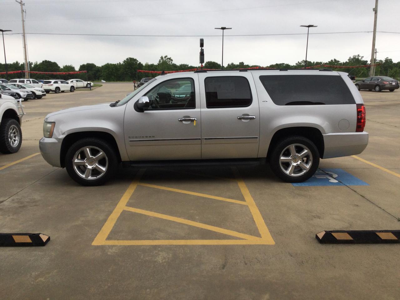 Chevrolet Suburban 1500 2010