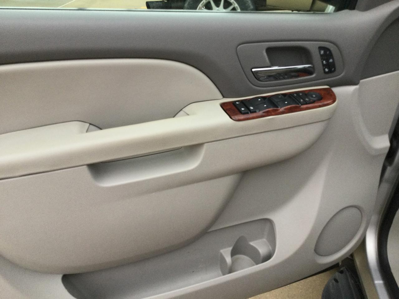 Chevrolet Suburban 1500 2010