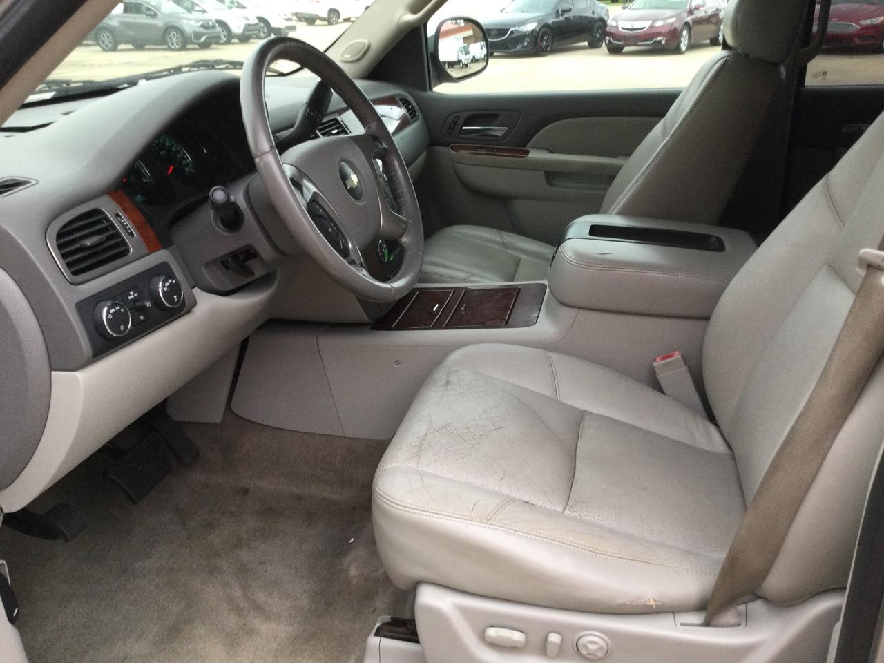 Chevrolet Suburban 1500 2010