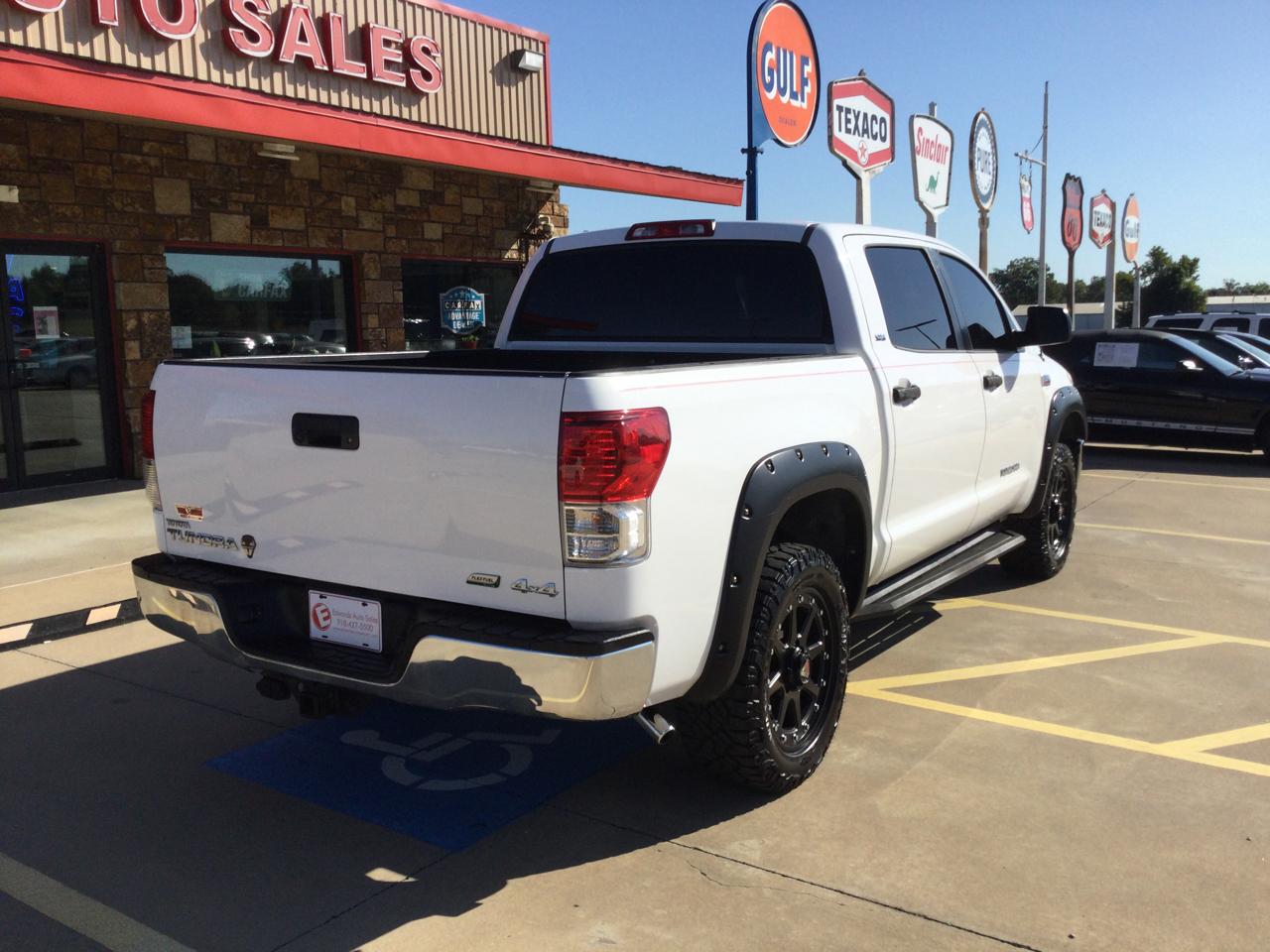Toyota Tundra 4WD Truck CrewMax 5.7L FFV V8 6-Spd AT (Natl) 2012