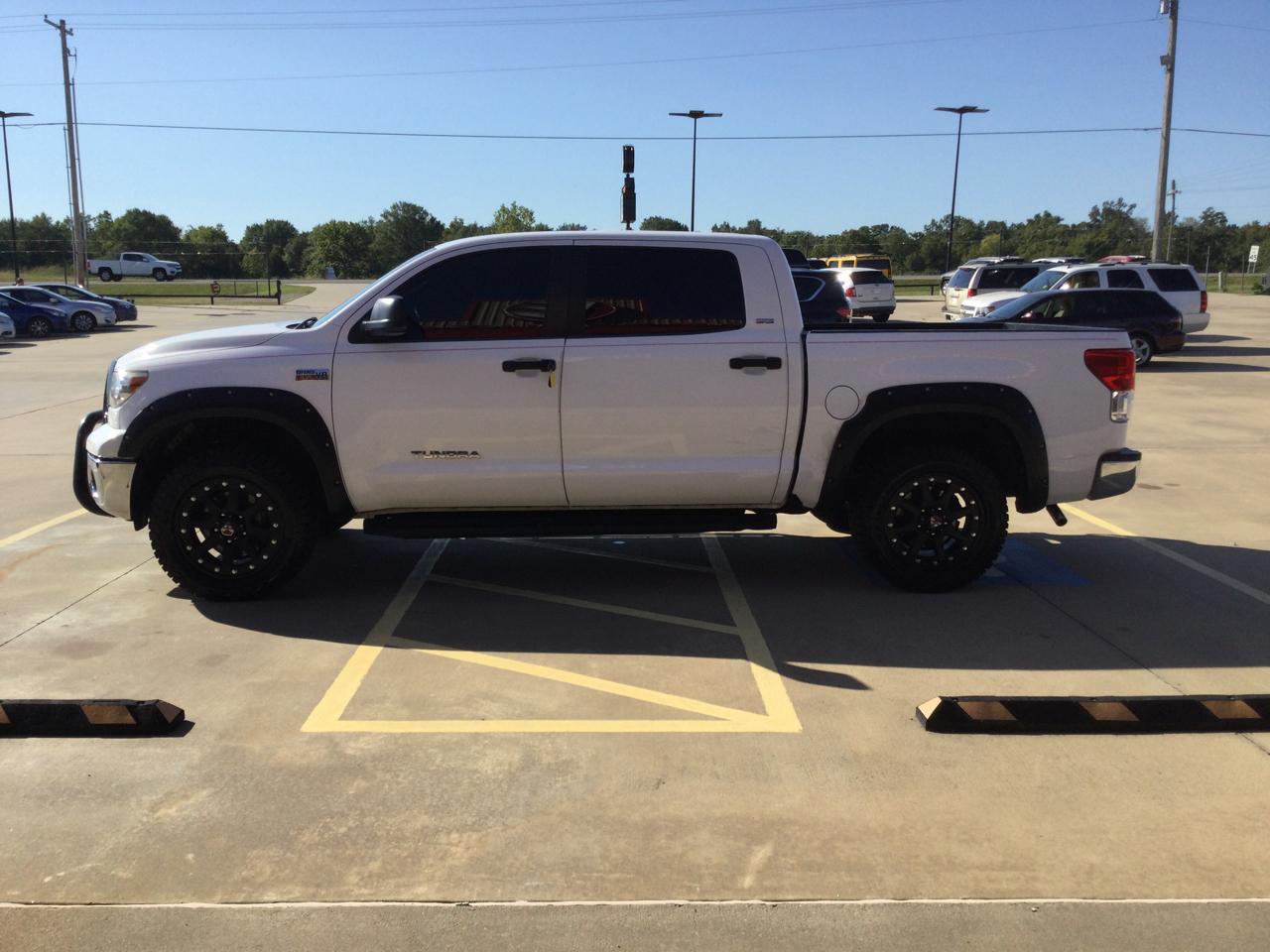 Toyota Tundra 4WD Truck CrewMax 5.7L FFV V8 6-Spd AT (Natl) 2012